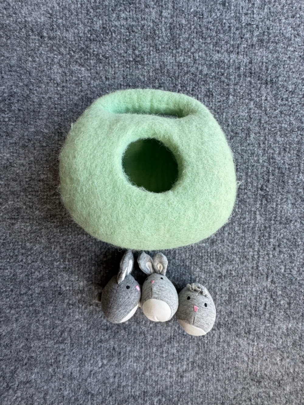 Lovevery Bunnies In A Felt Burrow Babbler Kit 13-15 Months Montessori 3 RABBITS
